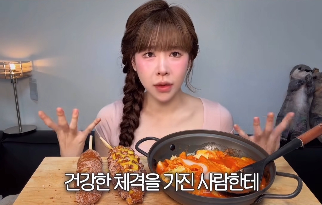 한국 피부과 시술 인증샷 올린 킴 카다시안유튜버가 생각하는 대한민국이 점점 불행해지는 진짜 이유 | 인스티즈