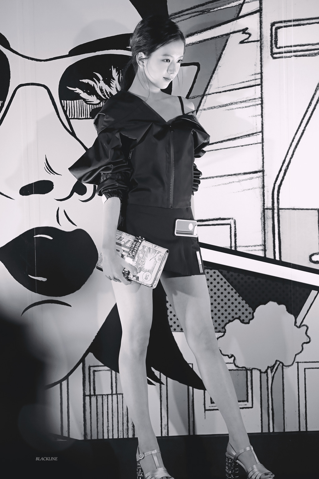 어깨를 드러낸 블랙핑크 지수.jpgif | 인스티즈