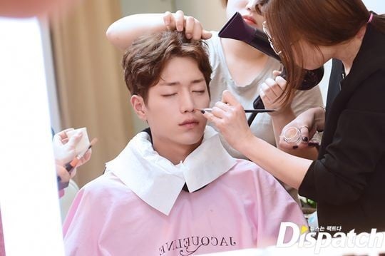 서강준 미용실에서 메이크업 전 vs 후.JPG | 인스티즈