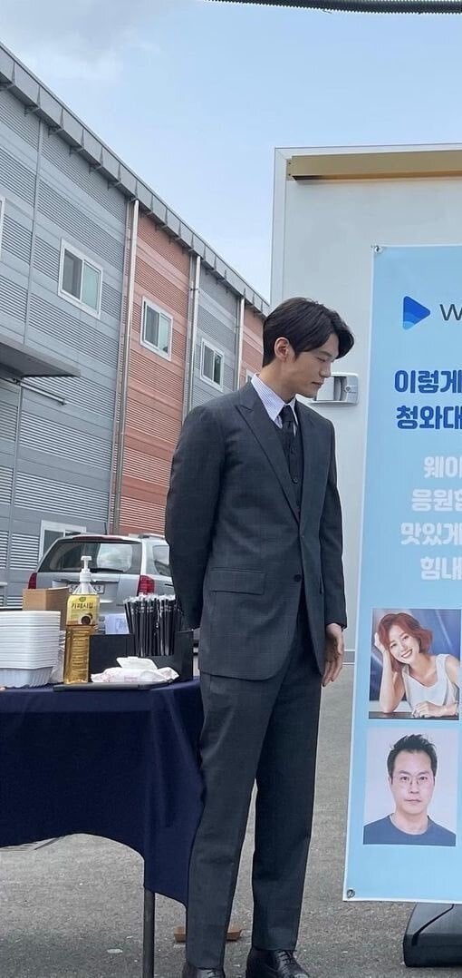 [전지적참견시점] 배우 이학주의 실제 키를 알게되자 놀라는 엠씨들 | 인스티즈