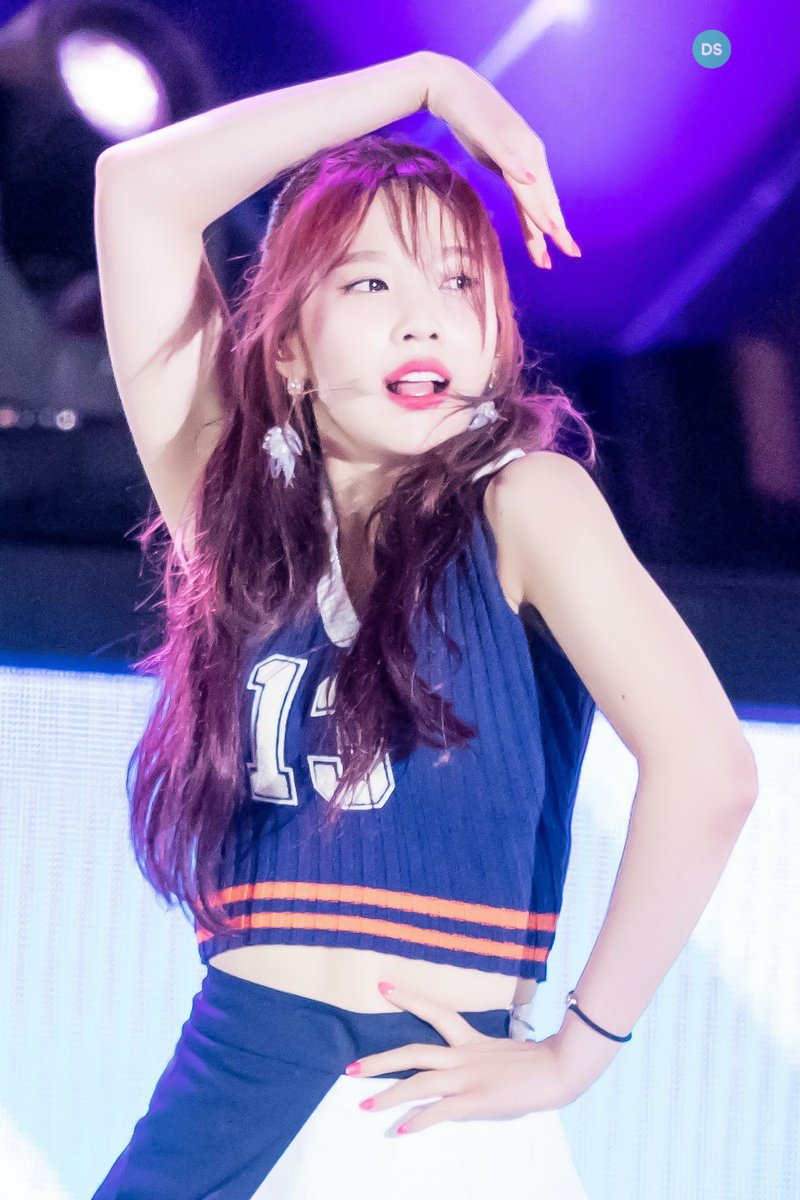 반묶음머리가 잘어울리는 조이.jpgif | 인스티즈