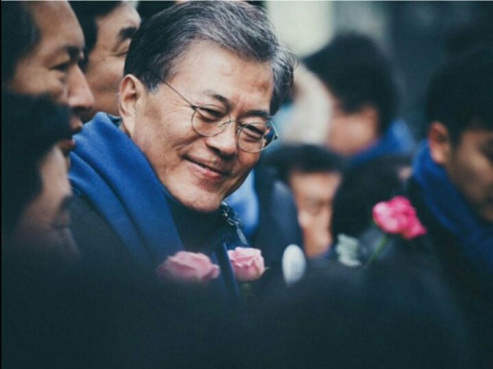 처음보는 문재인 대통령 표정 | 인스티즈