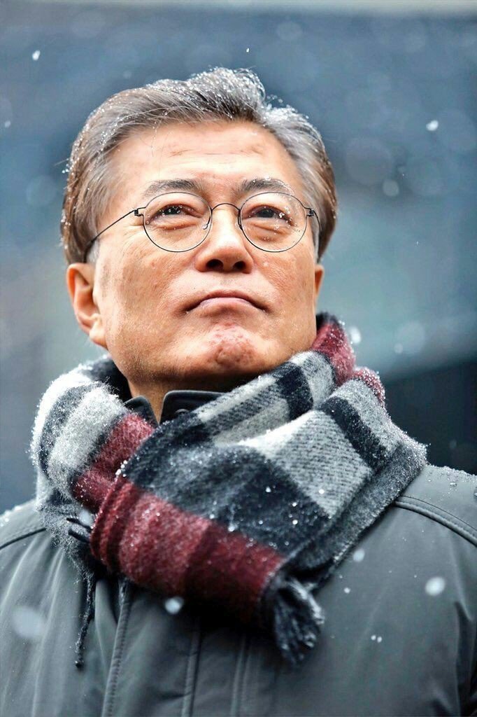 처음보는 문재인 대통령 표정 | 인스티즈