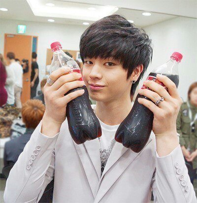 남자 연예인 손크기 실감할수있는 사진 | 인스티즈