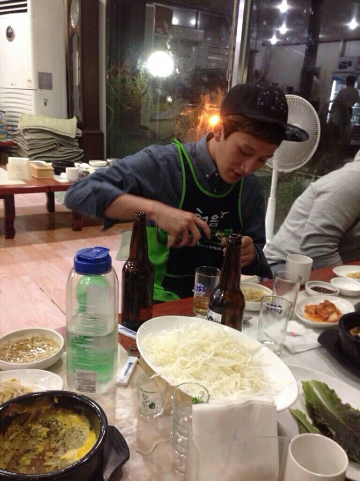 남자 연예인 손크기 실감할수있는 사진 | 인스티즈