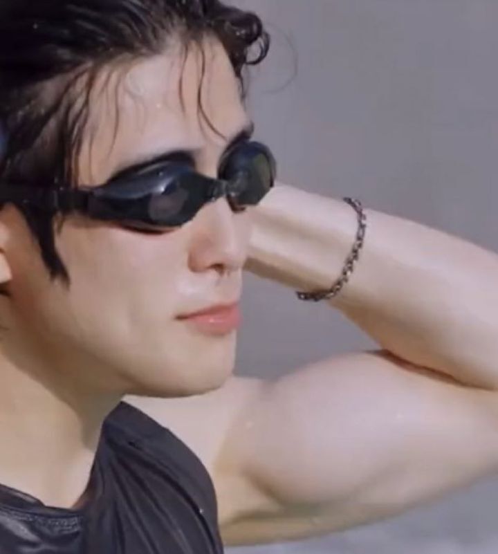 팔뚝에 환장하는 사람들을 위한 남자아이돌 민소매 모음 | 인스티즈