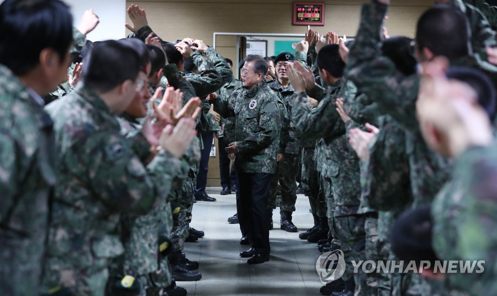 오늘 오전 문재인 대통령 근황 (육군 제5보병사단 신병교육대 방문) | 인스티즈