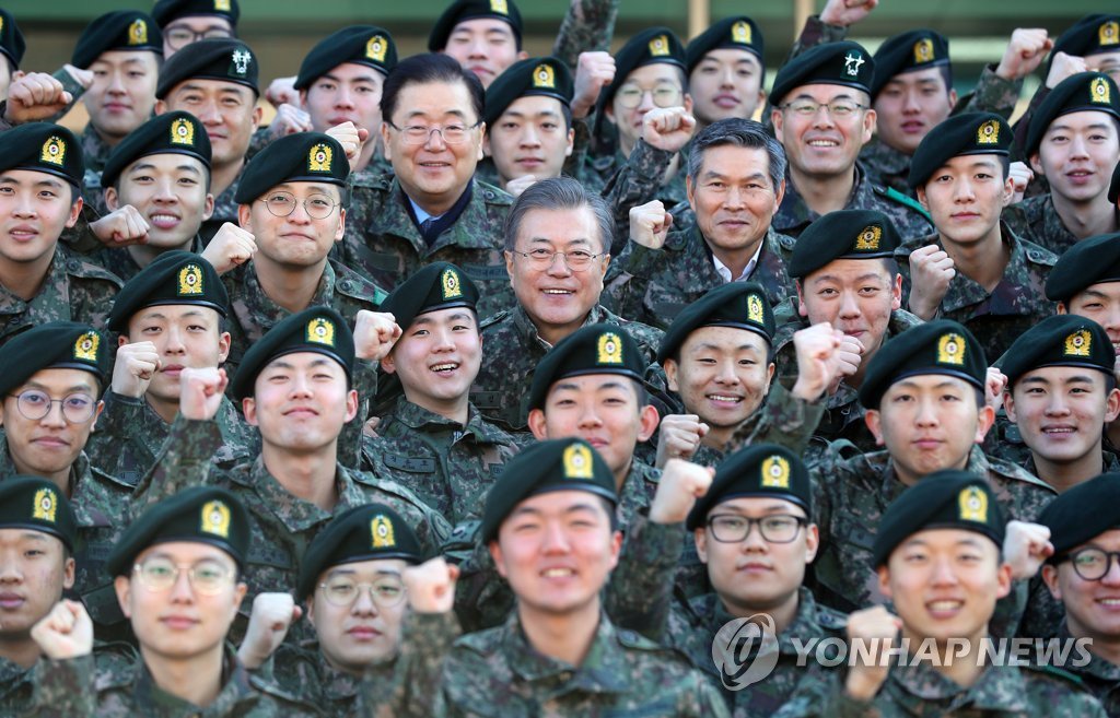 오늘 오전 문재인 대통령 근황 (육군 제5보병사단 신병교육대 방문) | 인스티즈