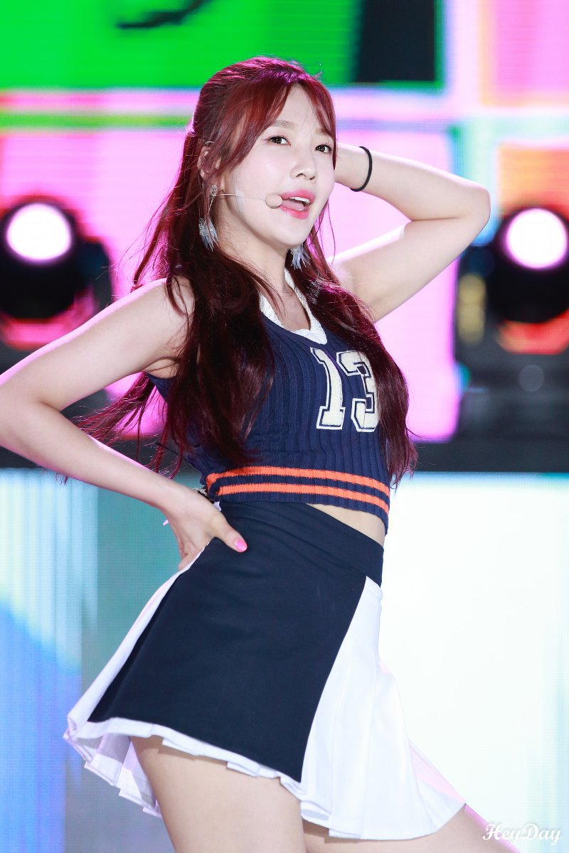 반묶음머리가 잘어울리는 조이.jpgif | 인스티즈