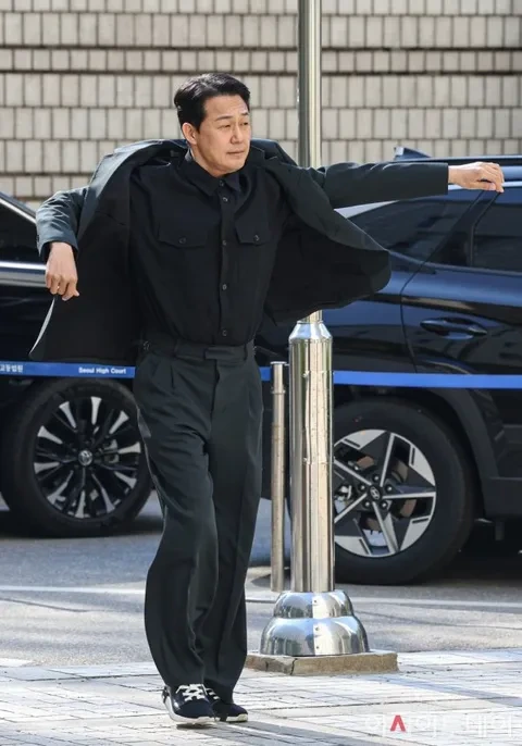 배우 박성웅, 어제 법원 증인출석 사진 | 인스티즈