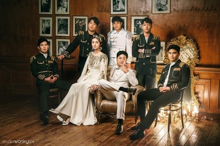 두산 이영하 웨딩사진인데 다들 들러리 이정후 얘기만 함.jpg | 인스티즈