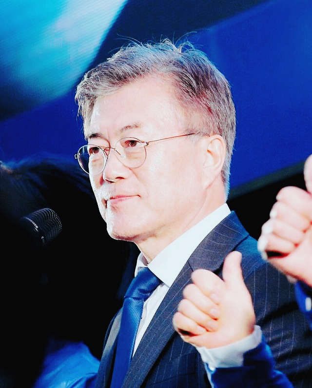 처음보는 문재인 대통령 표정 | 인스티즈
