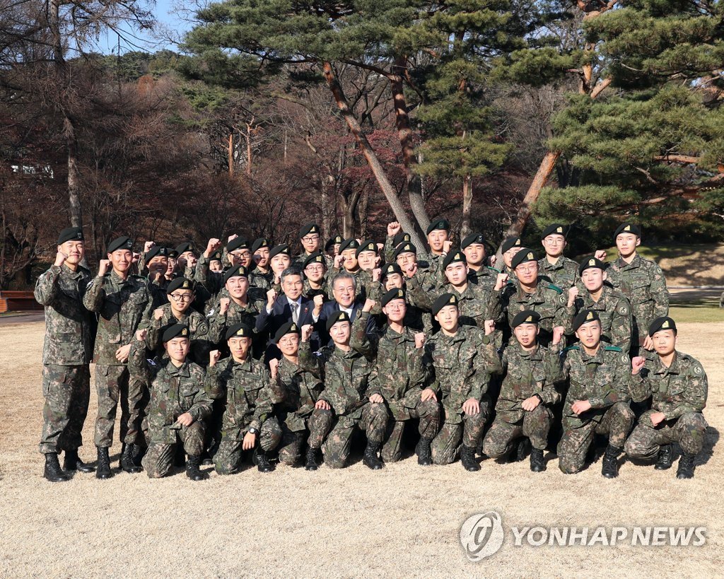 오늘 오전 문재인 대통령 근황 (육군 제5보병사단 신병교육대 방문) | 인스티즈
