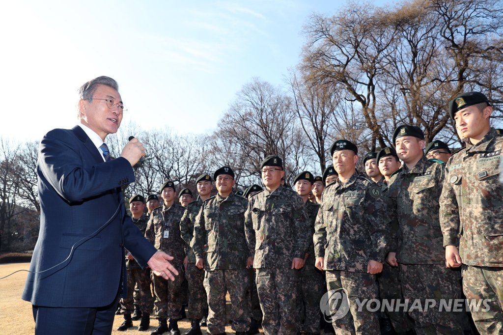오늘 오전 문재인 대통령 근황 (육군 제5보병사단 신병교육대 방문) | 인스티즈
