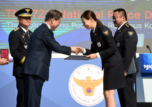 이하늬 아버지가 경찰총장 물망에 올랐는데 가장 반대한 사람이 문재인 민정수석 | 인스티즈