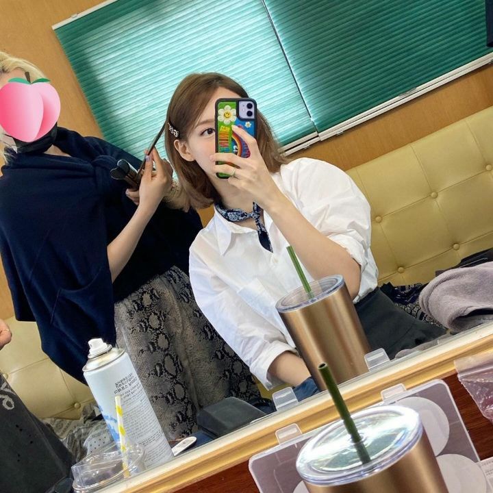 취향 확실한 트와이스 나연이 실제로 쓰는 폰케이스.jpg | 인스티즈