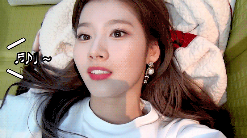 눕방하는 사나.gif | 인스티즈