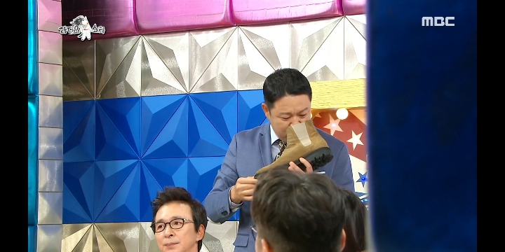 차은우가 쏘아올린 브라이언 신발 냄새 돌려 맡기.jpg | 인스티즈