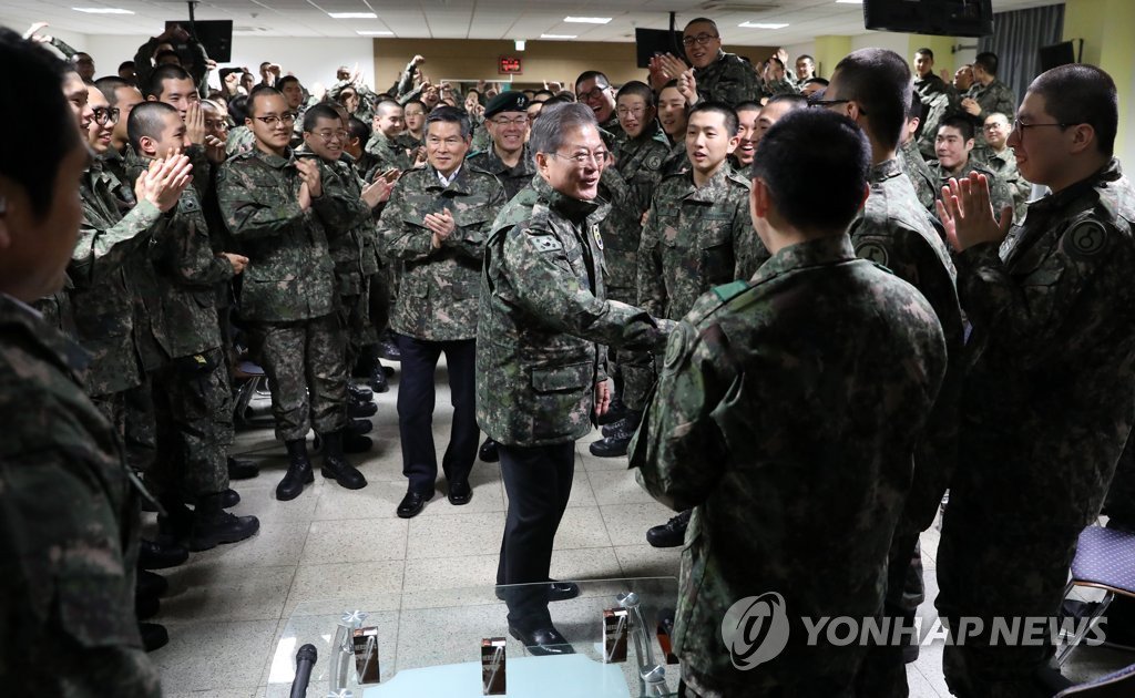 오늘 오전 문재인 대통령 근황 (육군 제5보병사단 신병교육대 방문) | 인스티즈