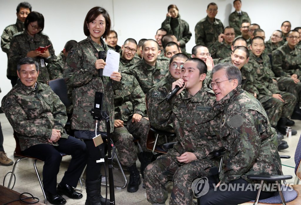 오늘 오전 문재인 대통령 근황 (육군 제5보병사단 신병교육대 방문) | 인스티즈