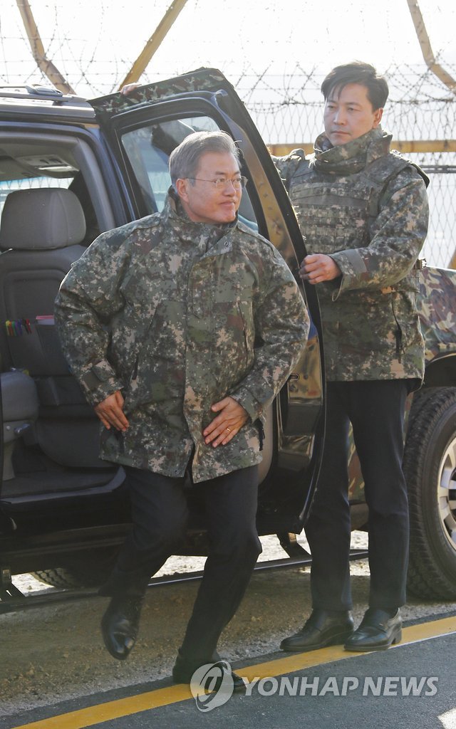 오늘 오전 문재인 대통령 근황 (육군 제5보병사단 신병교육대 방문) | 인스티즈