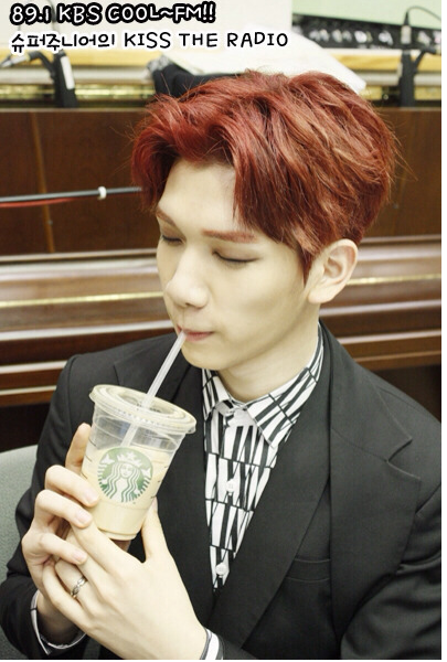 남자 연예인 손크기 실감할수있는 사진 | 인스티즈