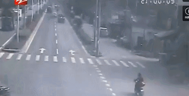 짐 실은 대형트럭이 급정거하면 생기는 일 | 인스티즈