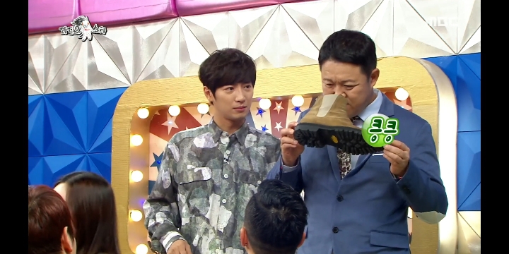 차은우가 쏘아올린 브라이언 신발 냄새 돌려 맡기.jpg | 인스티즈