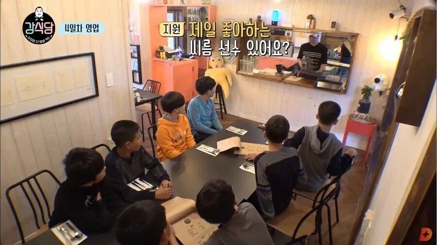 씨름 후배를 대하는 강호동 | 인스티즈