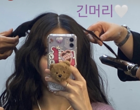 취향 확실한 트와이스 나연이 실제로 쓰는 폰케이스.jpg | 인스티즈