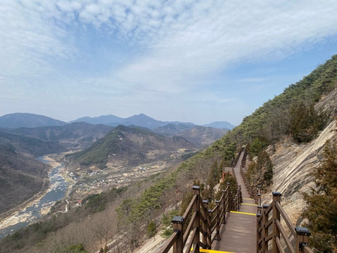 아직 커뮤에서는 언급 많이 없는 우리나라에 신기한(?) 등산길 | 인스티즈