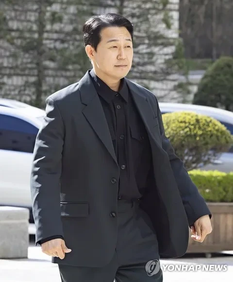 배우 박성웅, 어제 법원 증인출석 사진 | 인스티즈