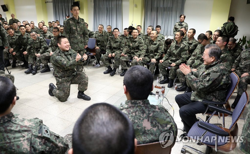 오늘 오전 문재인 대통령 근황 (육군 제5보병사단 신병교육대 방문) | 인스티즈