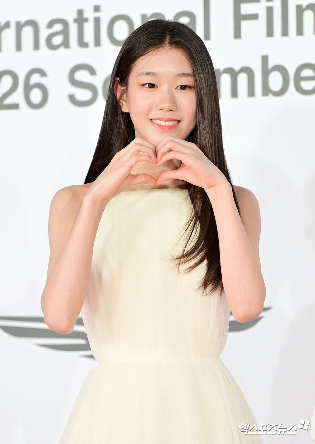 오늘자 훌쩍 큰 모습으로 부산국제영화제 참석한 아역배우 박소이 | 인스티즈
