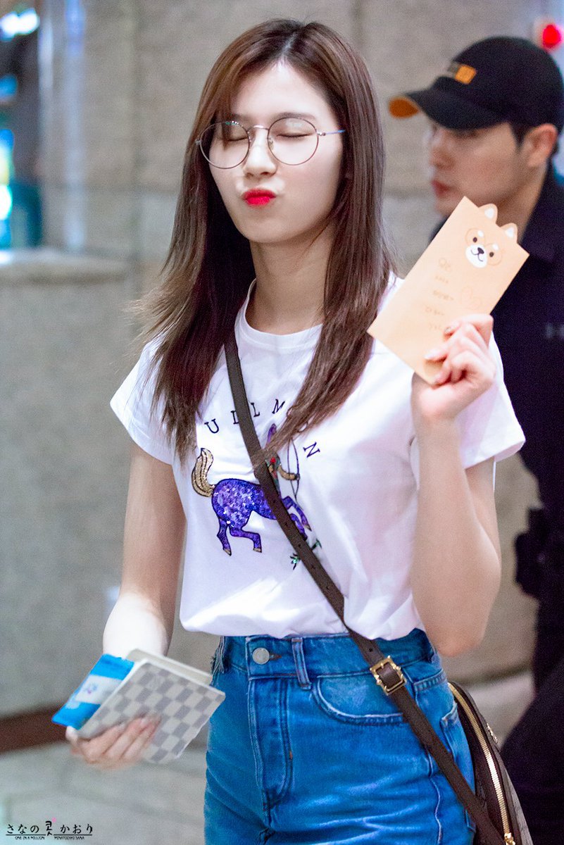 어쩜 이렇게 이쁠까싶은 트와이스 사나.jpg | 인스티즈