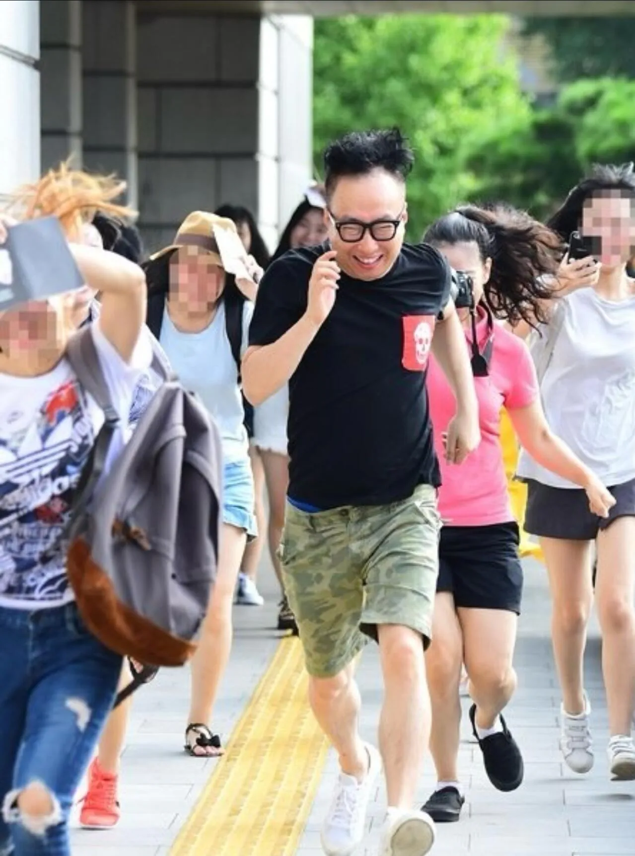 싸인하기 싫어서 도망가도 논란없는 연예인 | 인스티즈