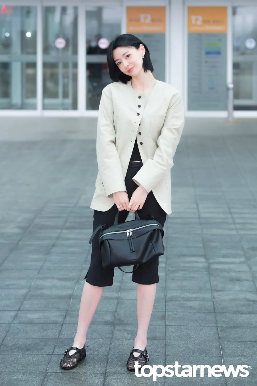 오늘자 출국하는 단발머리 권나라 | 인스티즈