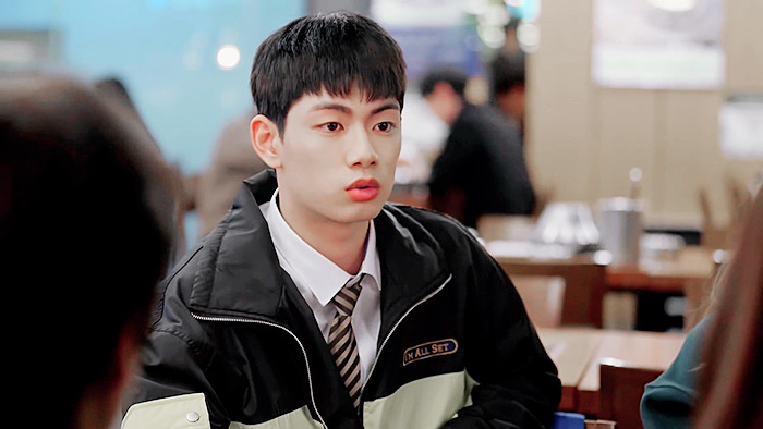 기억해..? 복도에서 떠들다.. 같이 혼나던 우리 둘... 기억 조작이 따로 없는 하이틴 웹드 | 인스티즈
