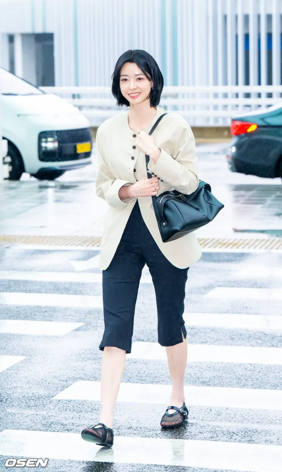 오늘자 출국하는 단발머리 권나라 | 인스티즈