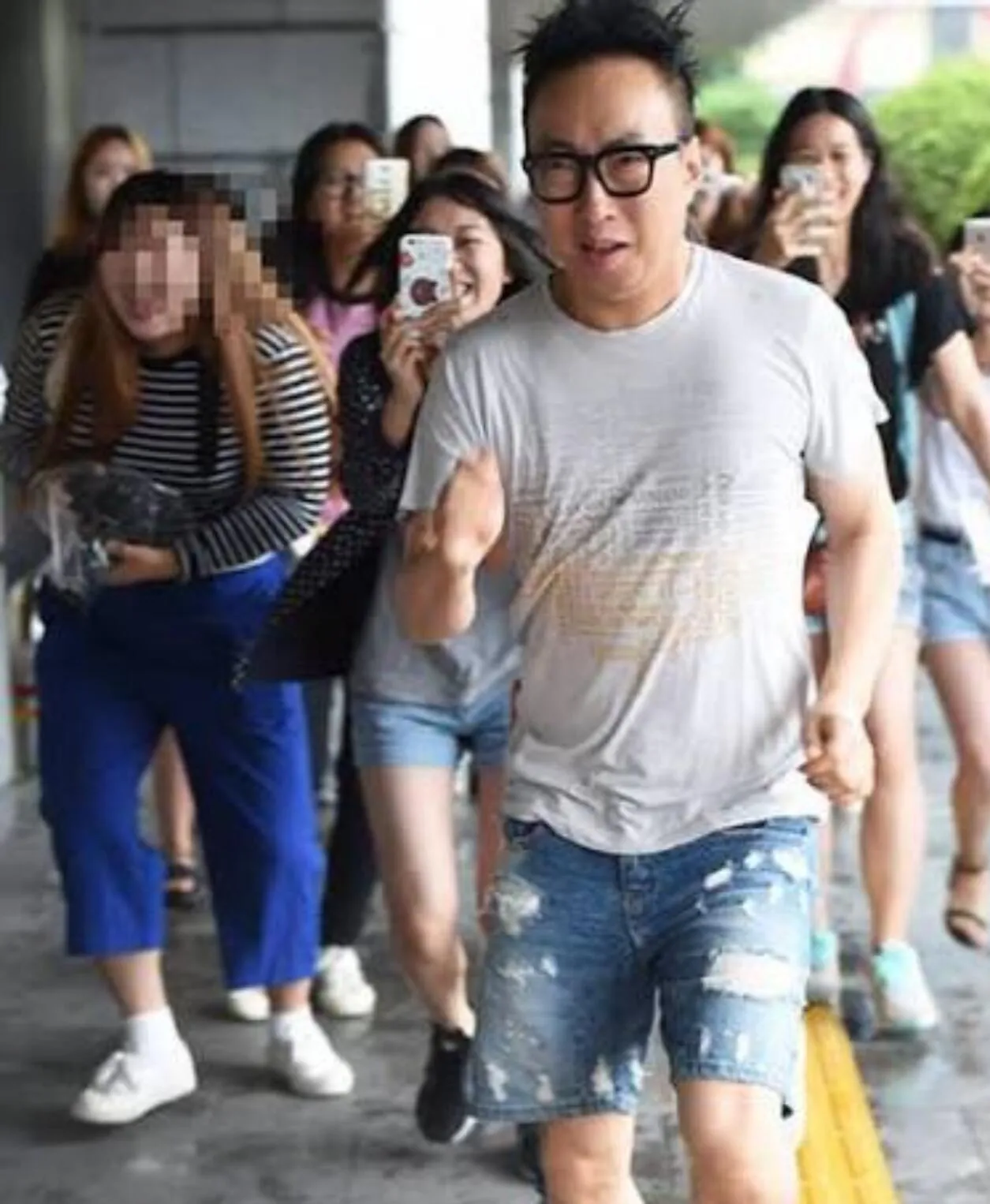 싸인하기 싫어서 도망가도 논란없는 연예인 | 인스티즈