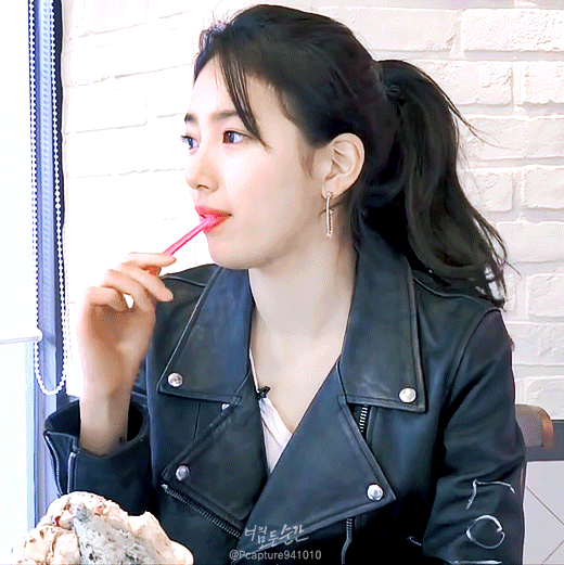 아이스크림 먹는 수지.gif | 인스티즈