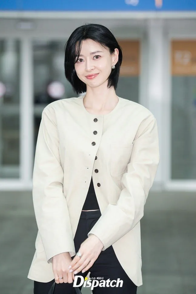 오늘자 출국하는 단발머리 권나라 | 인스티즈