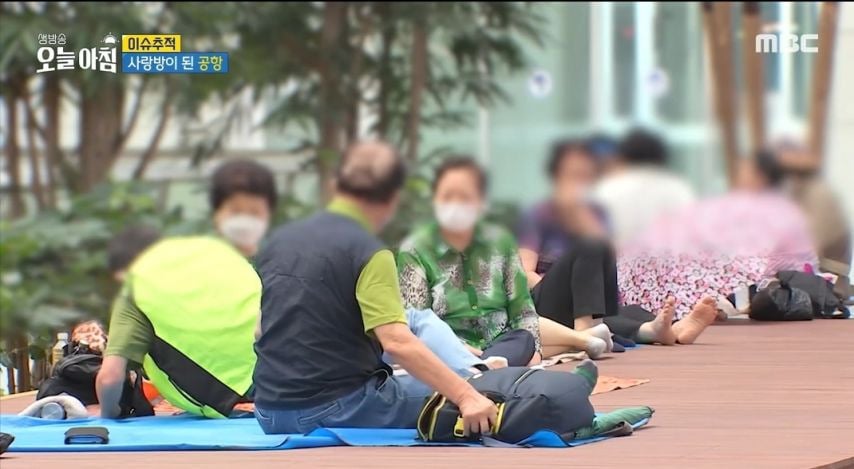 노인들의 사랑방이 된 인천공항.jpg | 인스티즈