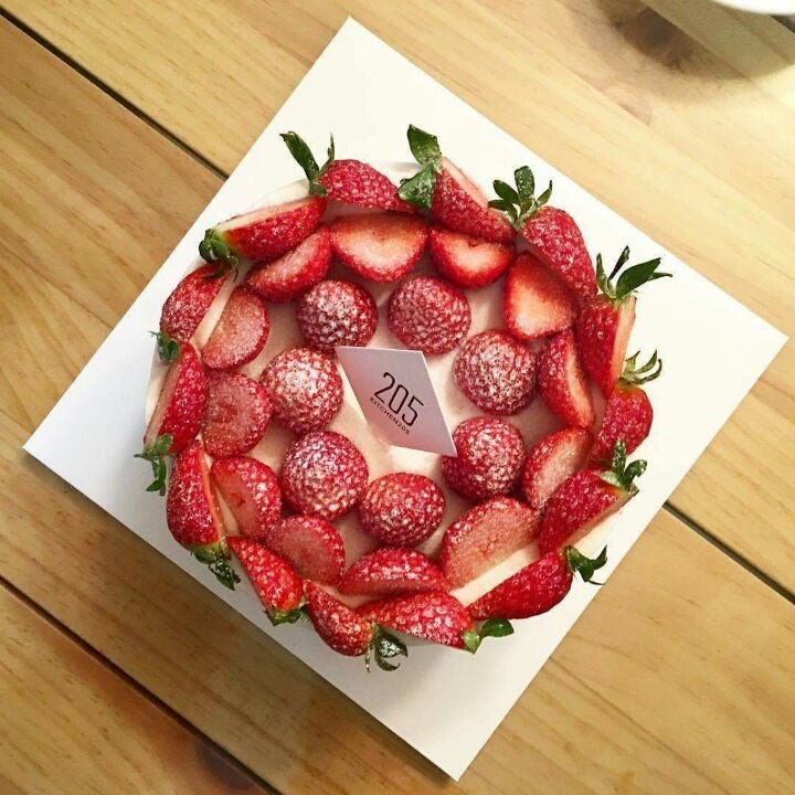 엄청 유명하다는 딸기홀케이크.jpg | 인스티즈