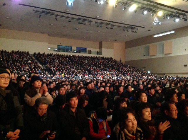 오늘자 광주 김대중 컨벤션센터에 모인 시민들 | 인스티즈