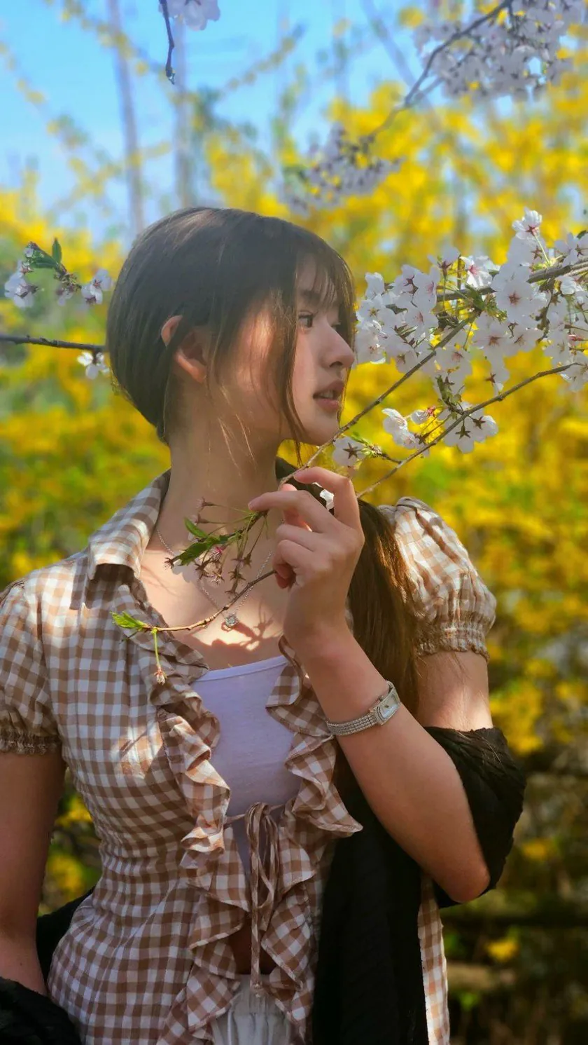 벚꽃 구경 간 피프티피프티 아테나 | 인스티즈