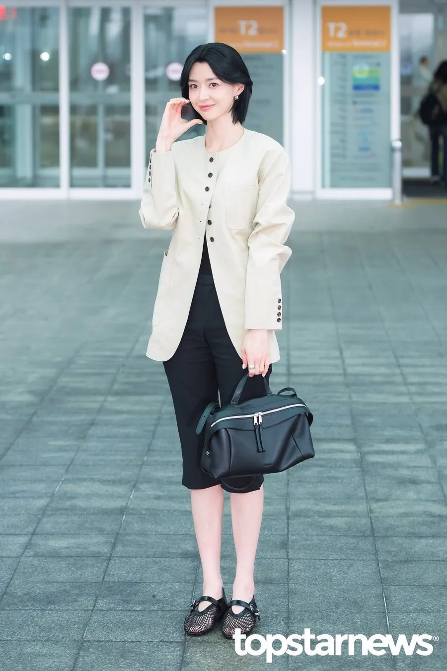 오늘자 출국하는 단발머리 권나라 | 인스티즈