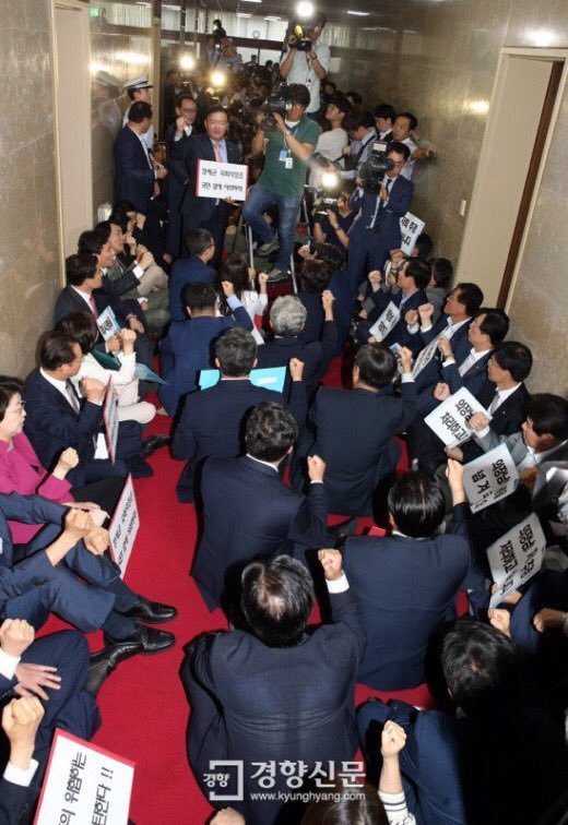 8개월전 정세균이 우병우 국회 출석 얘기했을때 자한당의 모습 | 인스티즈