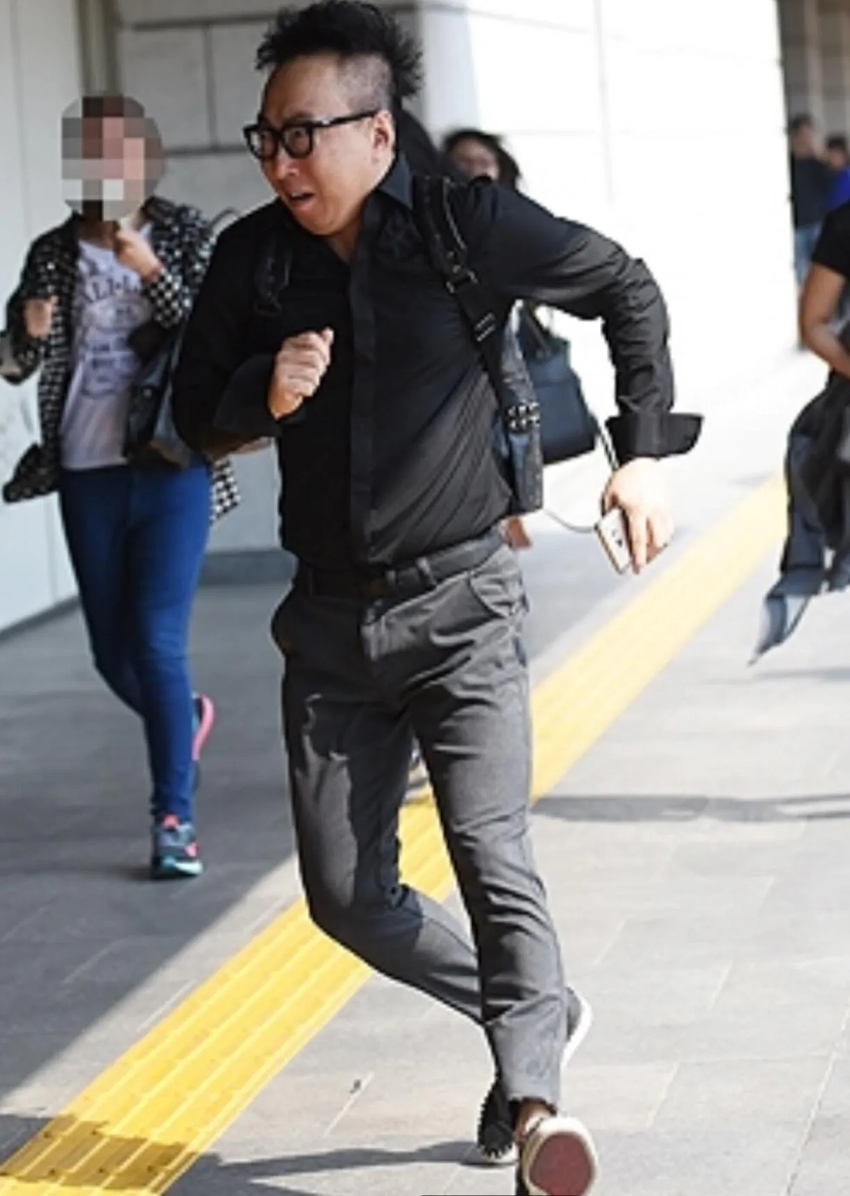 싸인하기 싫어서 도망가도 논란없는 연예인 | 인스티즈