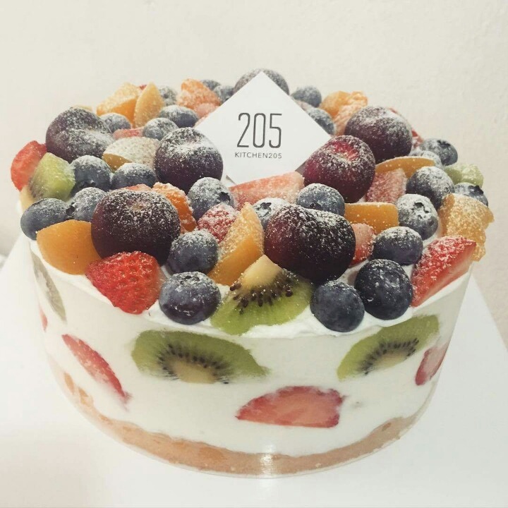 엄청 유명하다는 딸기홀케이크.jpg | 인스티즈